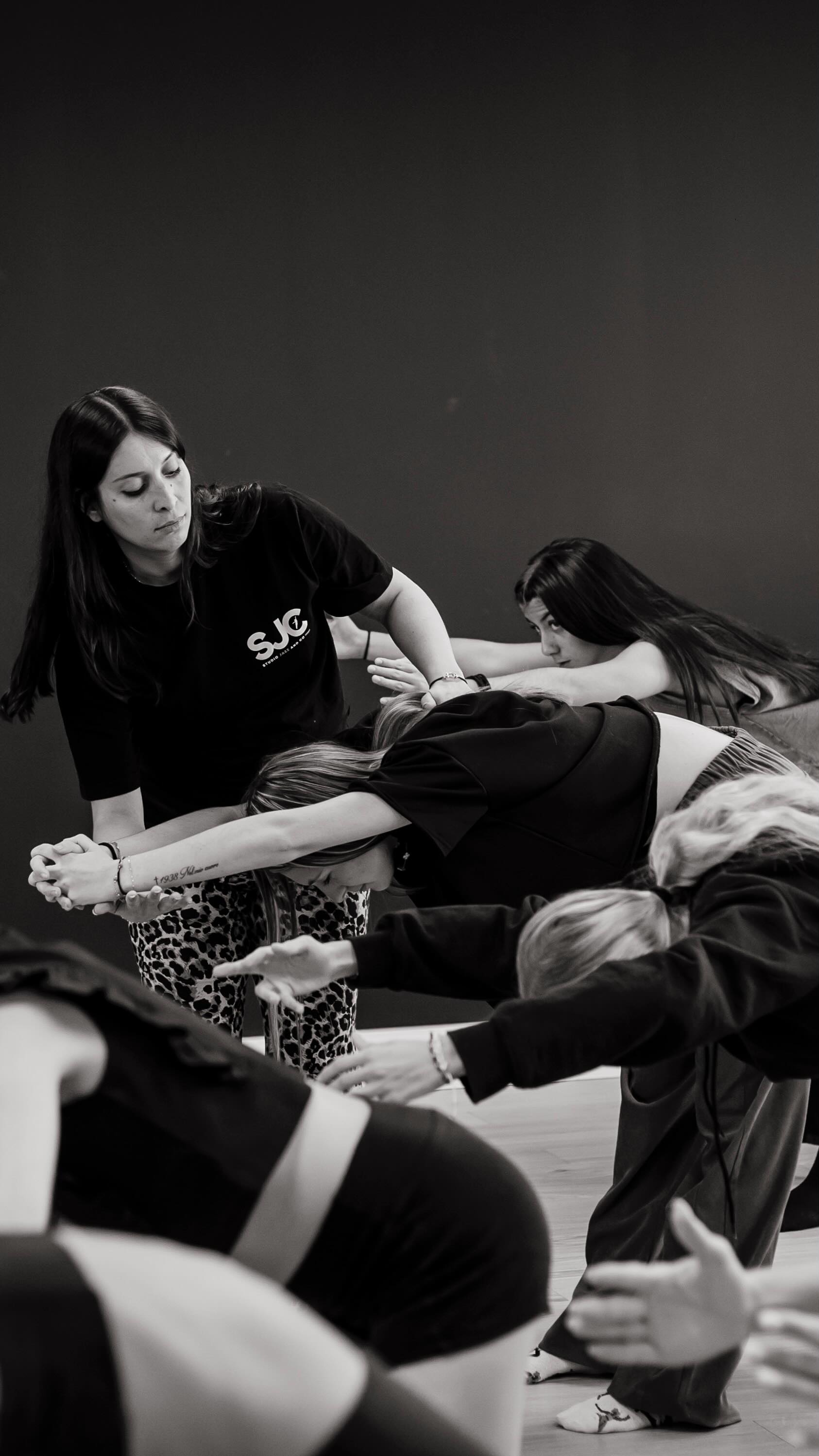 F l õ w … 🩰🪩
•
Une journée entière passée avec la team SJC Studio Jazz & Co ➡️ @studiojazzandco ✨
J’y suis allée il y a quelques semaines pour photographier tous les cours de la journée… et quelle ambiance 🔥 !!!
Une école familiale, pleine de vie, de rires et d’énergie positive 🫶
•
Aux côtés de Marie, un vrai bonbon de bonne humeur (et de patience 😄) avec ses élèves !
Franchement, c’était trop bien !! Merci pour l’accueil 🤍 et la confiance 🫂
•
📸 Les photos sont maintenant en ligne et disponibles à la vente & j’espère qu’elles vous plairont autant que j’ai aimé les faire 💛 
•
💌 Dans la bio ↪️ lien pour accéder à un reportage photos. Les codes pour se connecter sont < id : MG97-sjc25 > < Mdp : danse >
•
Et si d’autres écoles veulent tenter l’expérience… vous savez où me trouver 😏😘
•
•
#photographedanse #photographepaca #photographevar #studiojazzandco #sjc #ecolededanse #photographedansestudio #reportagephotodanse #photographetoulon #photographe83 #photographelifestyle #photographeprovence #reportagedanse #ecolededanse #danse #dance #dancephotography #dancers #dancerlife #ecolededansevar ☀️