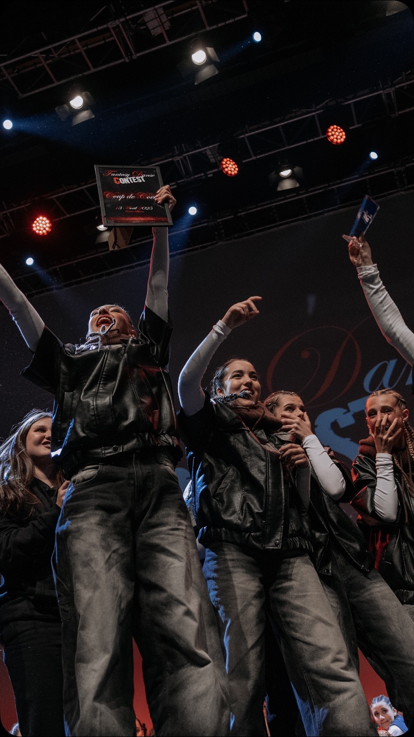 FANTASY DANCE CONTEST 2024 ✨
•
Une journée intense, vibrante, pleine de mouvements, d’émotions et d’énergie pure sur la scène de Marseille !
Le 13 avril dernier, les danseurs et danseuses ont tout donné pour faire vivre leurs chorégraphies… et quel kiff, quel spectacle !!! 🤩🔥
•
Bravo à tous pour votre talent, votre passion & votre travail ! 👏🏻🪩
Quelle fierté de pouvoir immortaliser chacun de ces instants uniques 🫶🏻
•
🤍 Merciiiiii @virginie.bm & toute l’équipe du @fantasydancecontest pour l’accueil, l’énergie & l’organisation de cette journée. On a déjà hâte de vous retrouver … 😉📆
•
➡️ Photos à (re) découvrir sur www.manongviaphotographe.com/acces-client ⬅️
•
🚨 Et bonne nouvelle ⚠️
On est une équipe de 3 photographes 📷 prêtes à shooter chaque danse, chaque moment, chaque sourire ! Tous les passages ainsi que la remise des prix 🏆
📸 Les photos ? Disponibles le jour-même en format papier ou numérique (et hop, livrées par mail !).
Et pour ceux qui préfèrent prendre leur temps, tout est en ligne dès le lendemain sur une galerie privée ultra simple d’accès 💌
•
Bref … 🩰 Dansez, vivez, kiffez, faites nous rêver … on s’occupe du reste 😎📸🤭
•
On remet ça bientôt ?
•
Team parfaite : @gv_studiophoto_danse @studio_makaron_toulon_ 
•
•
#fantasydancecontest #concoursdedanse #photosdedanse #passiondanse #danseaddict #danseur #danseuse #photographededanse #souvenirsdedanse #photographedanse #dancer #danceislife #dancerlife #concoursdanse #dancecontest #dancecontests